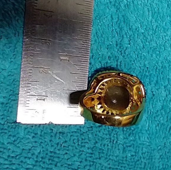 Elegant Goldtone and Black Ring - Picture 2 of 6